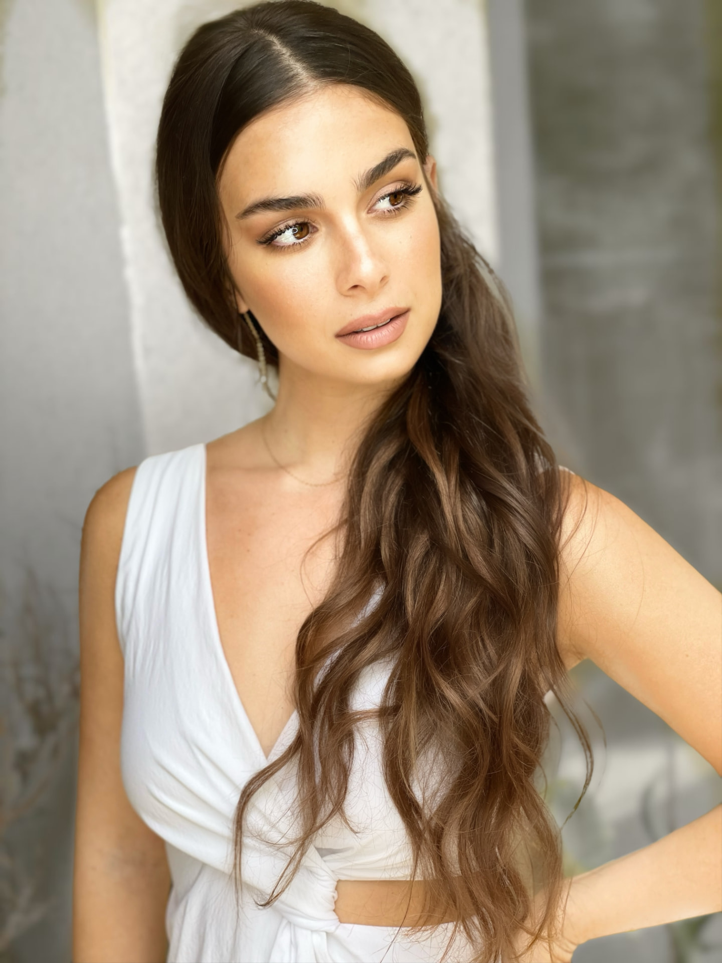Bridal makeup by Lee Elrom — warm radiant glam with peach blush and matte nude lip